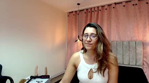 VIOLETA online show from March 7, 2025, 9:59 pm