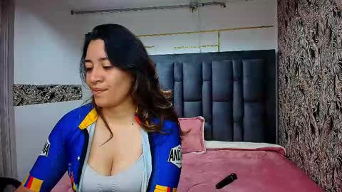 VIOLETA online show from December 22, 2025, 2:03 pm