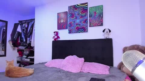 Violet online show from November 23, 2025, 4:45 am