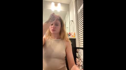 violetcams_xo online show from May 8, 2026, 3:23 am