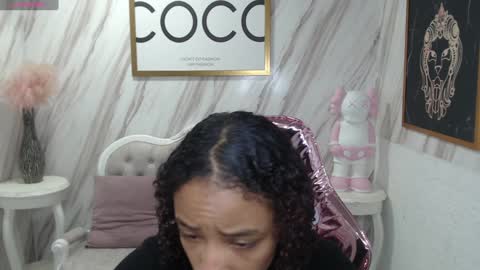 violeth_b online show from December 6, 2024, 12:38 pm