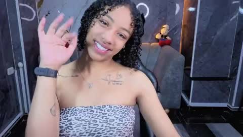 violeth_b online show from April 24, 2026, 1:13 pm