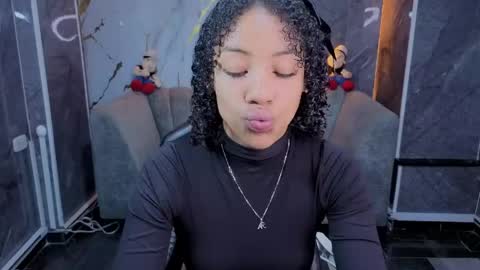 violeth_b online show from May 8, 2026, 12:54 pm
