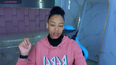 violeth_b online show from June 8, 2026, 1:11 pm