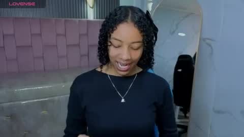 violeth_b online show from June 9, 2026, 1:34 pm
