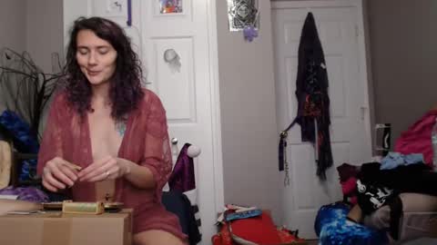 Violet Hooper online show from December 10, 2024, 3:22 pm
