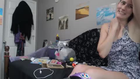 Violet Hooper online show from September 22, 2025, 3:47 pm