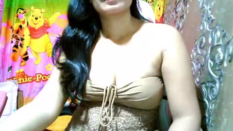 Livia help get 100 likes online show from February 23, 2025, 9:22 am