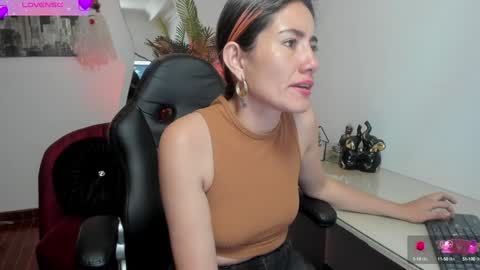 Snapshot of violetparkker chatting on January 17, 2025, 6:23 pm violetparkker online show from January 17, 2025, 6:23 pm