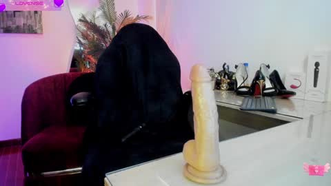 Snapshot of violetparkker chatting on January 27, 2025, 5:48 pm violetparkker online show from January 27, 2025, 5:48 pm
