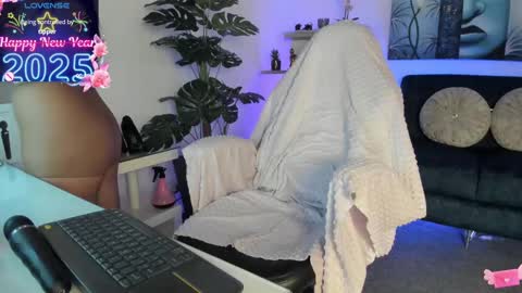 Snapshot of violetparkker chatting on March 3, 2025, 2:26 pm violetparkker online show from March 3, 2025, 2:26 pm