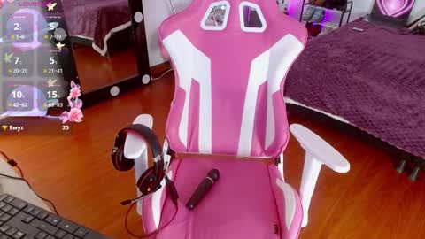   online show from September 19, 2025, 9:26 pm