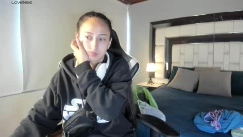 Snapshot of violetskinny chatting on October 13, 2025, 7:47 pm violetskinny online show from October 13, 2025, 7:47 pm