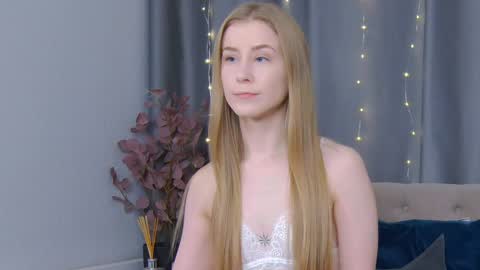 VioletSwone online show from January 9, 2025, 12:09 pm
