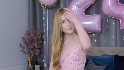 VioletSwone online show from January 16, 2025, 5:42 am