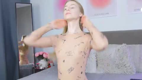 VioletSwone online show from November 21, 2025, 6:34 am