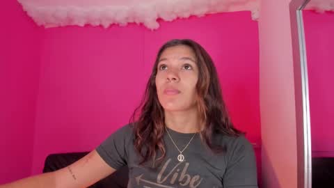 Snapshot of violett_24_ chatting on March 12, 2025, 12:36 pm violett_24_ online show from March 12, 2025, 12:36 pm