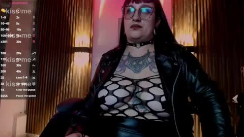 Snapshot of violett_8 chatting on June 1, 2026, 10:11 pm violett_8 online show from June 1, 2026, 10:11 pm