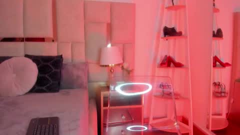 Violett  online show from February 5, 2026, 8:57 pm