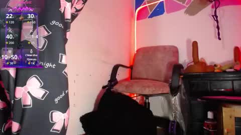 Snapshot of violett_ass chatting on October 28, 2025, 12:47 am Samantha y jhons online show from October 28, 2025, 12:47 am