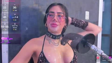 Snapshot of violett_collins_ chatting on October 9, 2025, 6:11 am Violett online show from October 9, 2025, 6:11 am