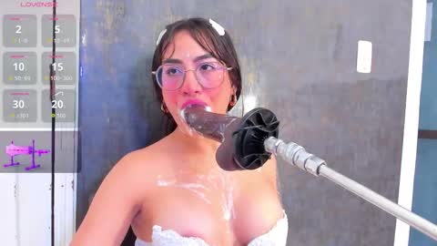 Snapshot of violett_collins_ chatting on October 10, 2025, 8:02 am Violett online show from October 10, 2025, 8:02 am