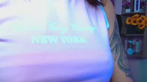 Snapshot of violett_froz chatting on October 11, 2025, 8:29 pm Violeta froz online show from October 11, 2025, 8:29 pm