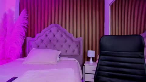 violett_hott_ online show from March 13, 2026, 12:56 pm