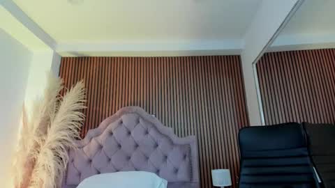 violett_hott_ online show from March 23, 2026, 12:42 pm