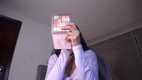 Snapshot of violett_queen122 chatting on October 24, 2025, 2:19 am violett_queen122 online show from October 24, 2025, 2:19 am