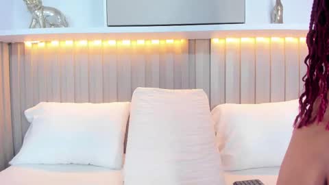 Violett  online show from September 30, 2025, 7:52 pm