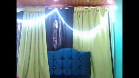 Snapshot of violetta_dreams chatting on April 15, 2026, 8:31 pm violetta_dreams online show from April 15, 2026, 8:31 pm