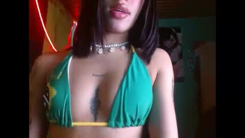 Snapshot of violetta_dreams chatting on May 19, 2026, 5:19 pm violetta_dreams online show from May 19, 2026, 5:19 pm