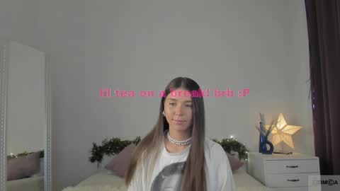Snapshot of violetta_finch chatting on December 5, 2024, 11:27 am violetta_finch online show from December 5, 2024, 11:27 am