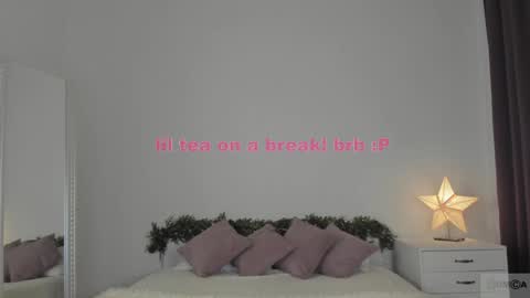 Snapshot of violetta_finch chatting on December 6, 2024, 11:33 am violetta_finch online show from December 6, 2024, 11:33 am