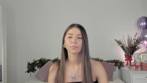 Snapshot of violetta_finch chatting on December 12, 2024, 11:29 am violetta_finch online show from December 12, 2024, 11:29 am