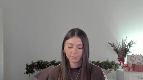 Snapshot of violetta_finch chatting on December 14, 2024, 8:34 am violetta_finch online show from December 14, 2024, 8:34 am