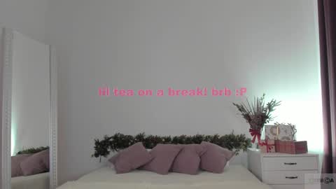 Snapshot of violetta_finch chatting on December 14, 2024, 11:39 am violetta_finch online show from December 14, 2024, 11:39 am