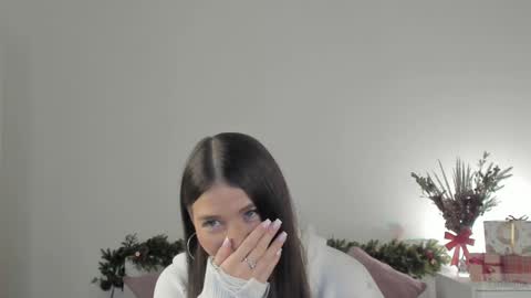 Snapshot of violetta_finch chatting on December 22, 2024, 8:27 am violetta_finch online show from December 22, 2024, 8:27 am