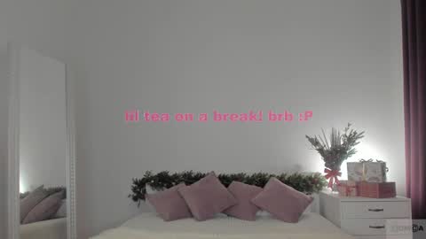 Snapshot of violetta_finch chatting on December 22, 2024, 11:33 am violetta_finch online show from December 22, 2024, 11:33 am