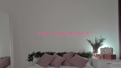 Snapshot of violetta_finch chatting on January 6, 2025, 11:18 am violetta_finch online show from January 6, 2025, 11:18 am