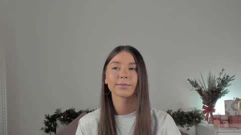 Snapshot of violetta_finch chatting on January 19, 2025, 8:07 am violetta_finch online show from January 19, 2025, 8:07 am