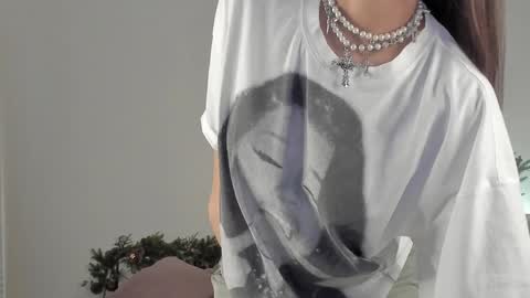 Snapshot of violetta_finch chatting on January 22, 2025, 8:29 am violetta_finch online show from January 22, 2025, 8:29 am