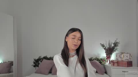 Snapshot of violetta_finch chatting on January 25, 2025, 11:23 am violetta_finch online show from January 25, 2025, 11:23 am