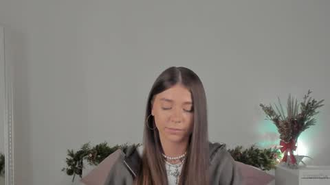 Snapshot of violetta_finch chatting on January 27, 2025, 8:29 am violetta_finch online show from January 27, 2025, 8:29 am