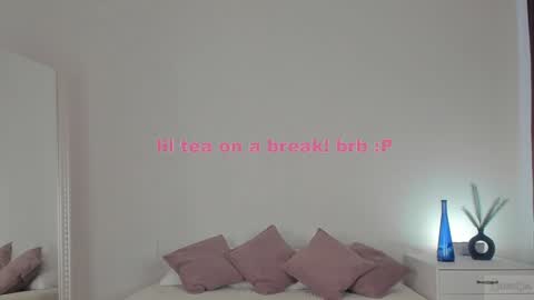 Snapshot of violetta_finch chatting on February 8, 2025, 11:22 am violetta_finch online show from February 8, 2025, 11:22 am