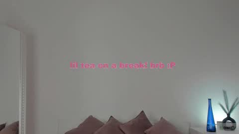 Snapshot of violetta_finch chatting on February 13, 2025, 11:28 am violetta_finch online show from February 13, 2025, 11:28 am