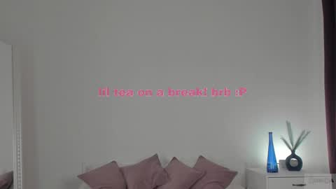 Snapshot of violetta_finch chatting on February 17, 2025, 4:26 pm violetta_finch online show from February 17, 2025, 4:26 pm