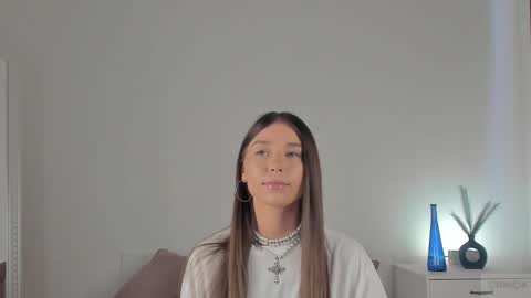 Snapshot of violetta_finch chatting on February 19, 2025, 10:12 am violetta_finch online show from February 19, 2025, 10:12 am