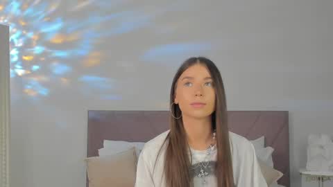 Snapshot of violetta_finch chatting on March 12, 2025, 10:05 am violetta_finch online show from March 12, 2025, 10:05 am